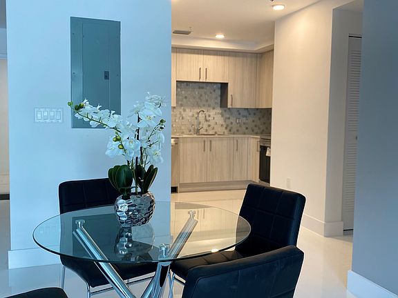 5th image of 10950 NW 82nd St #313
