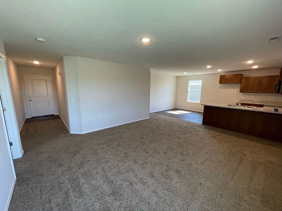 112 Pin Oak Dr