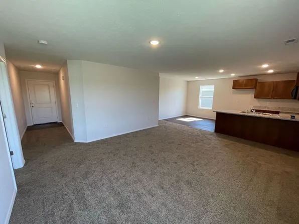 112 Pin Oak Dr, Aurora, MO 65605