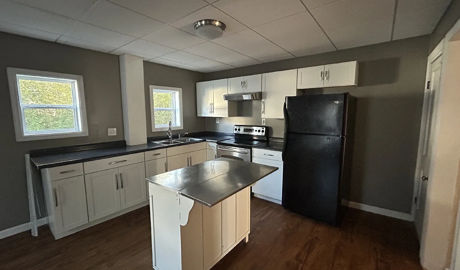 2 bed, 1.0 bath, $1,600 — Photo 2