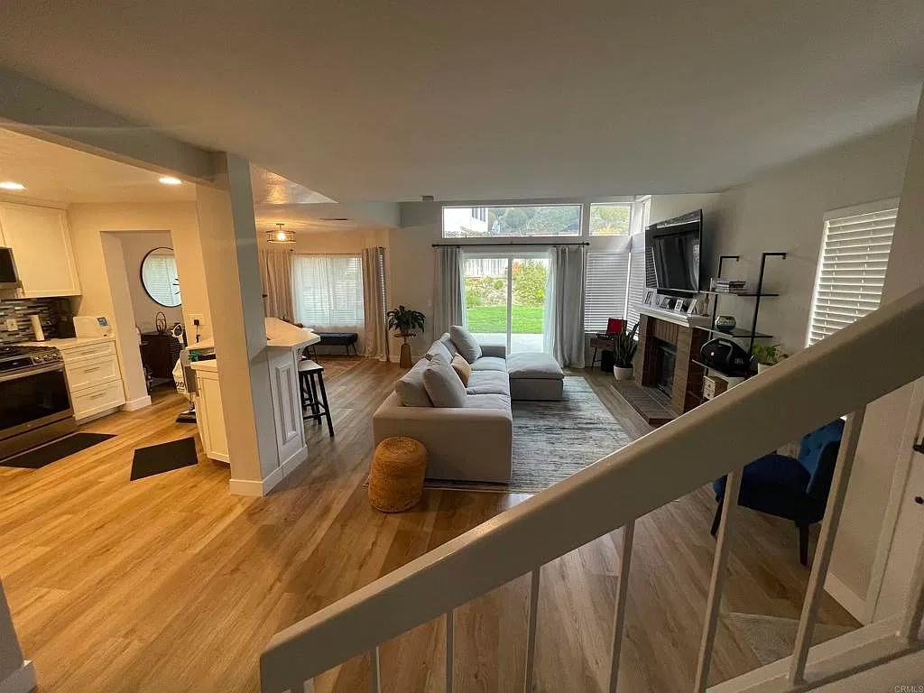 3 bed, 2.5 bath, 1401 sqft, $4,699 — Photo 3