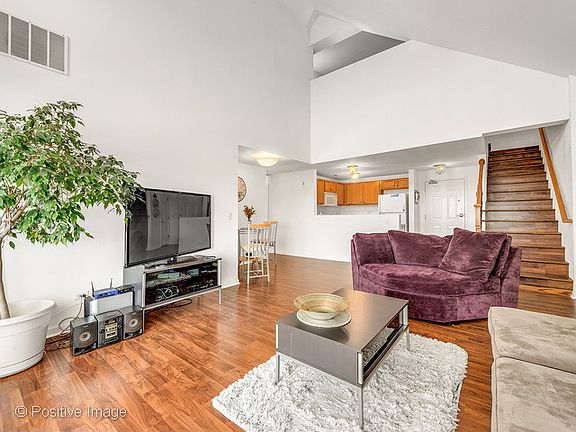 4th image of 1111 Burlington Ave Unit 413