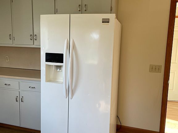 2nd image of 25 Governor St Unit 1