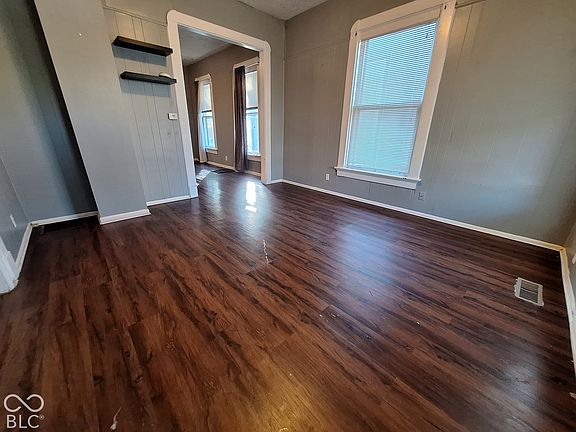 3rd image of 1419 Leonard St