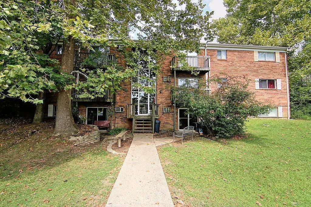 3040 Angel Dr — Photo 1