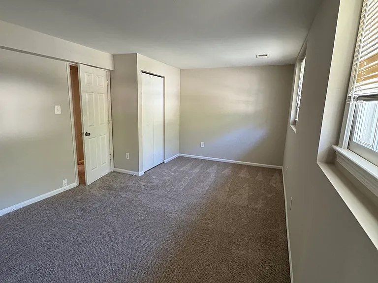 8505 Cherry Heights Ct — Photo 32