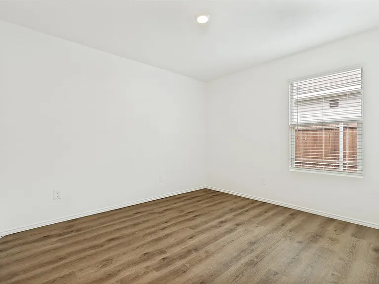 Big bedroom3