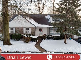 16 Wicks Ln, Malverne, NY 11565