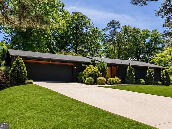 3rd image of 1746 Camperdown Cir