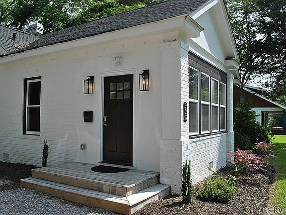 Exterior Front Door & Lights