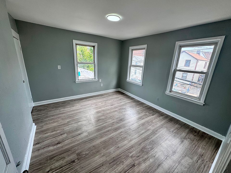 1st image of 229 Jefferson St #2F