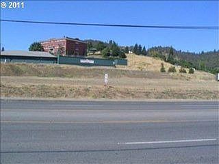 3rd image of 1910 NE Diamond Lake Blvd