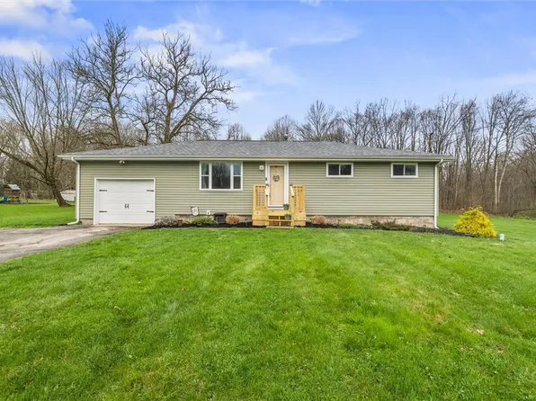 13 Raymond Dr, West Middlesex, PA 16159