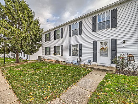 4th image of 9 Fox Run Ct #A