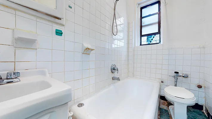 Sold by Thomas Lipovetsky, LREB | media 15