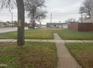 924 3rd Ave SE, Jamestown, ND 58401