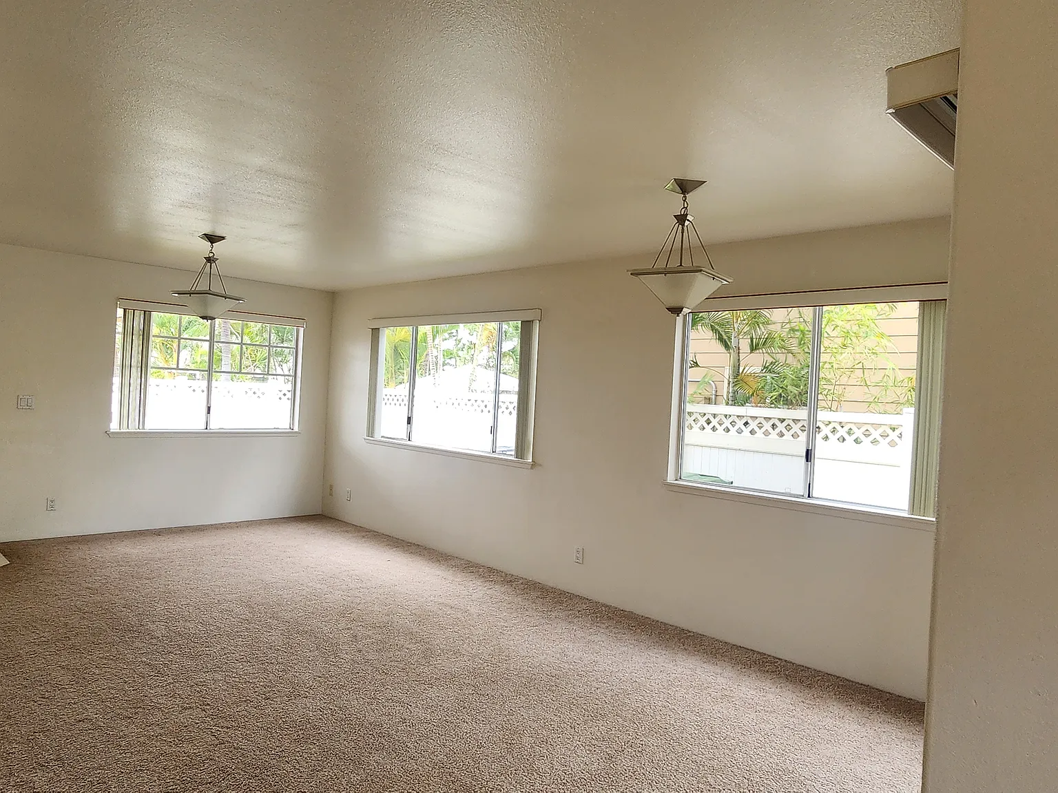 4 bed, 2.5 bath, 1710 sqft, $4,350 — Photo 3