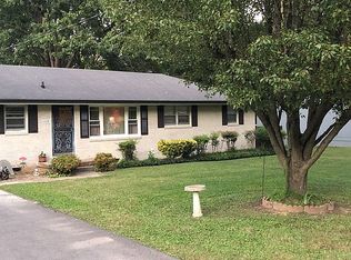 1118 E Blythe St, Paris, TN 38242