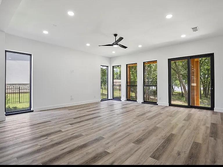 2811 Rodeo Dr — Photo 4