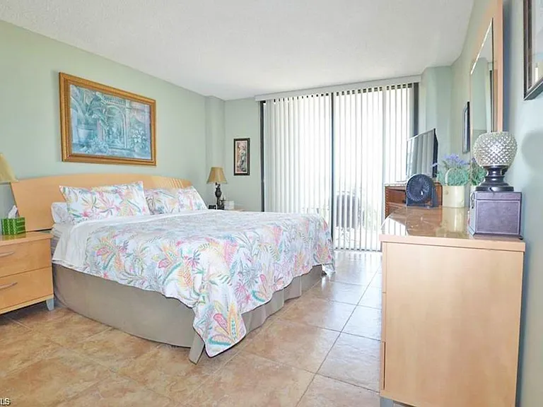 260 Seaview Ct #404 — Photo 21