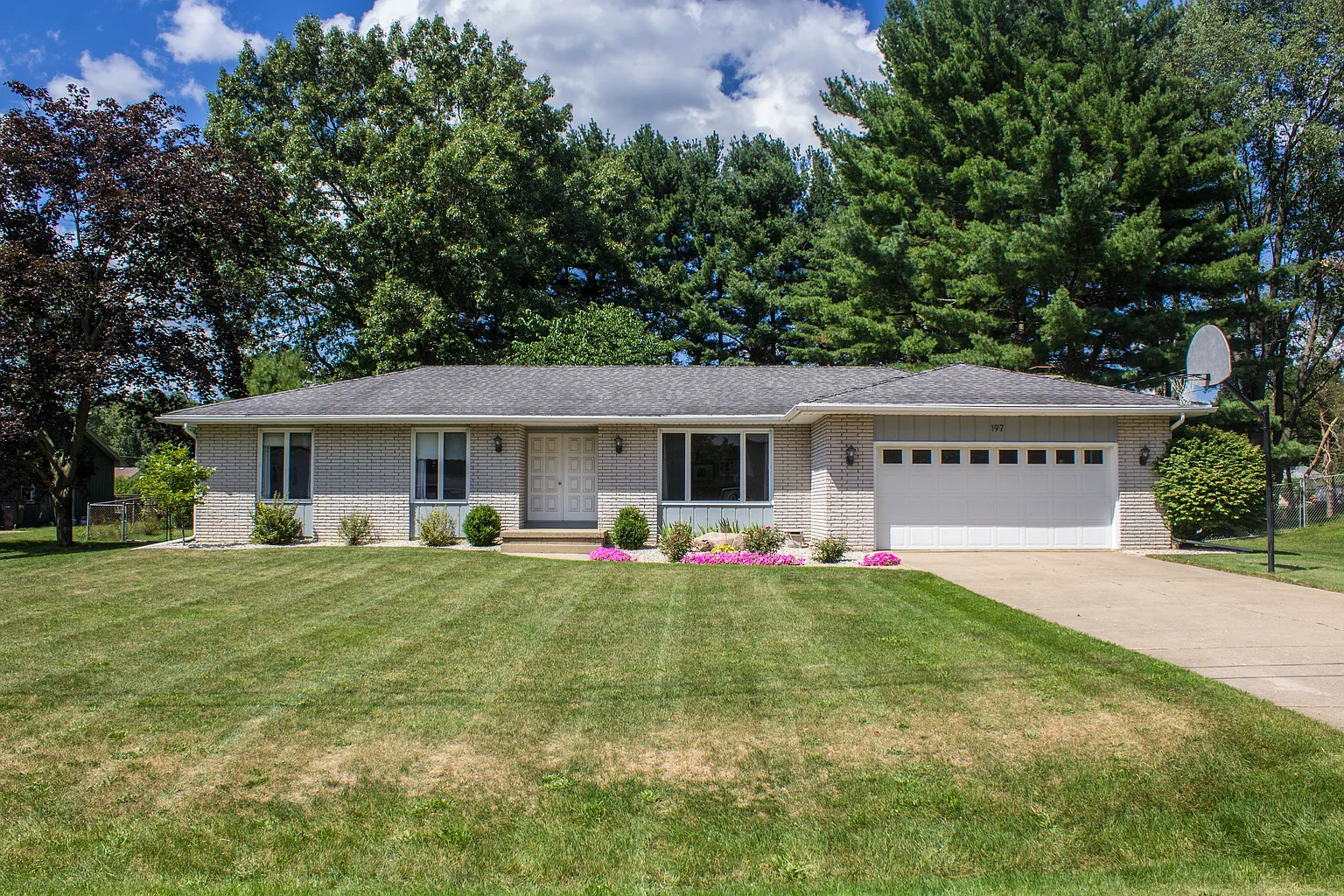 197 Kings Ln photo 1