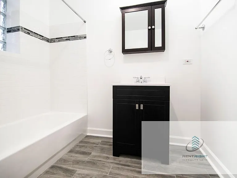 646-48 W Roscoe St #646 — Photo 7
