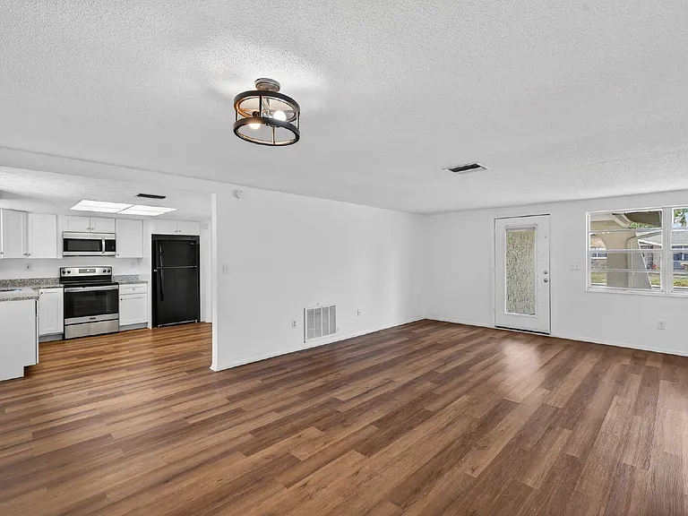 8626 Robilina Rd — Photo 15