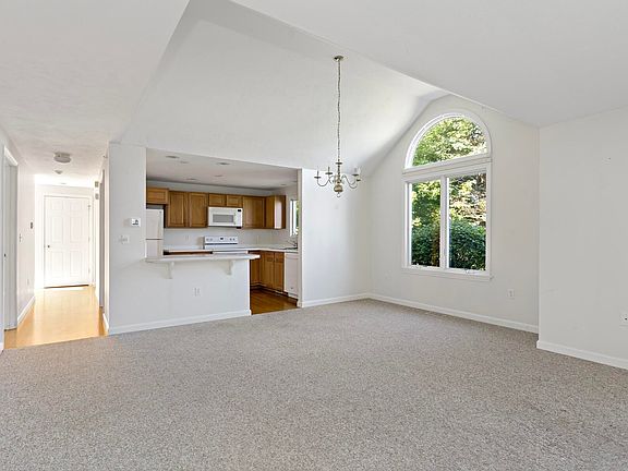 3rd image of 125 Leisure Green Drive N
