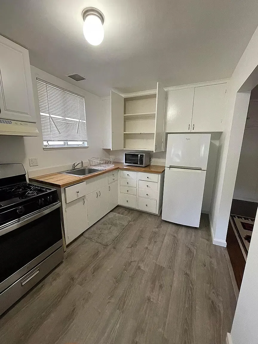 Studio, 415 sqft, $1,631 — Photo 3