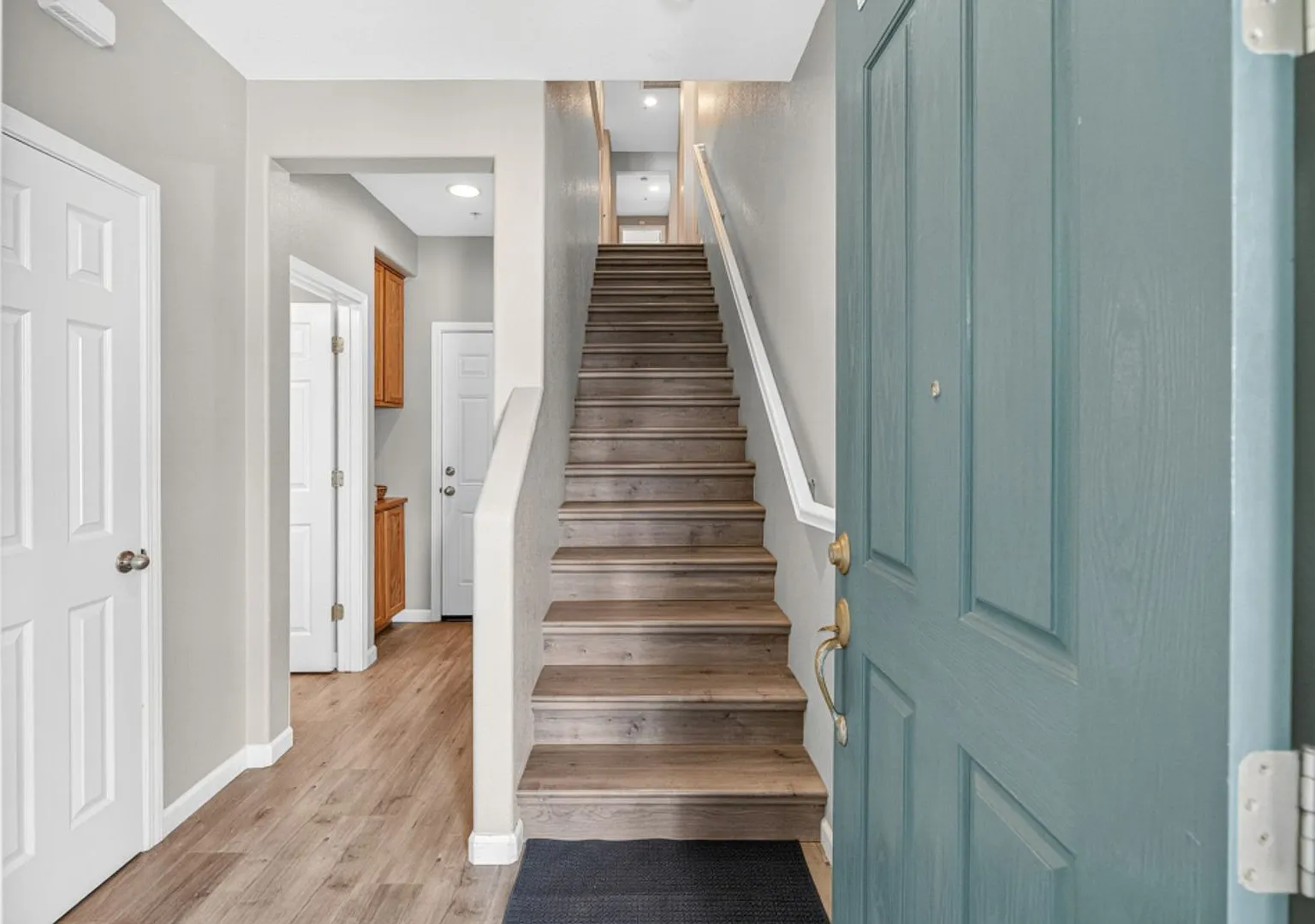 Beautiful 2 Bedroom, 2 Story Condo!! — Photo 2
