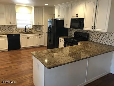 3 bed, 2.0 bath, 1741 sqft, $2,050 — Photo 2