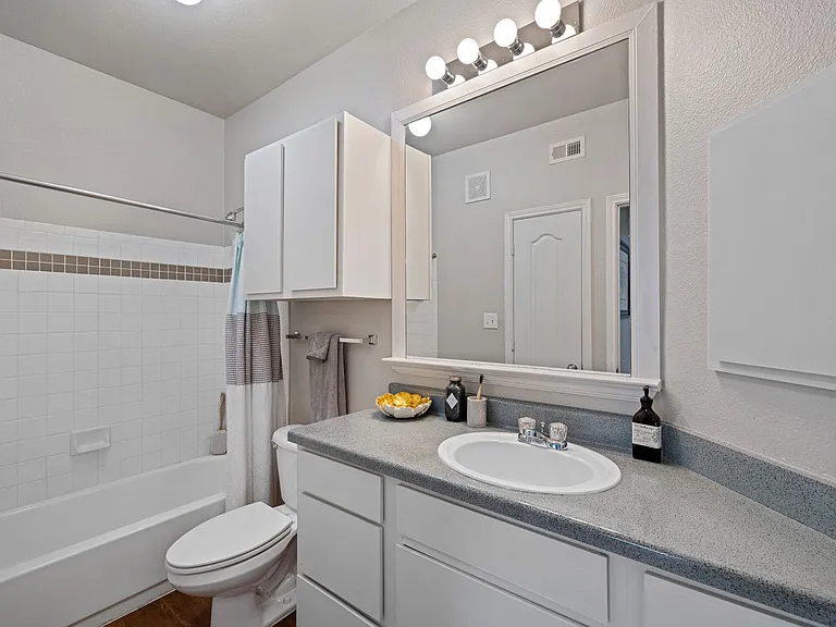 12820 N Lamar Blvd — Photo 32