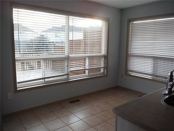 3rd image of 50 Leggott Ave