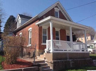 1127 High Bluff St, Dubuque, IA 52001