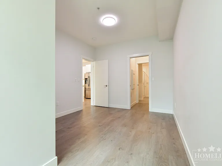 20696 Eastleigh Cres #318 — Photo 11