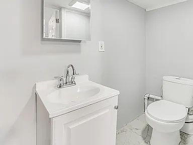 5th image of 1238 W Washington St APT B-12