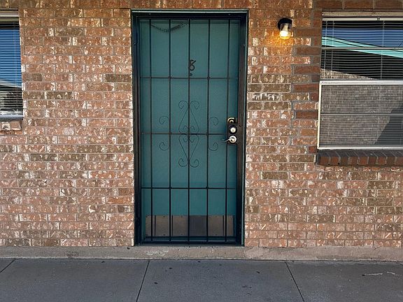 4th image of 1410 S Espina St APT 8