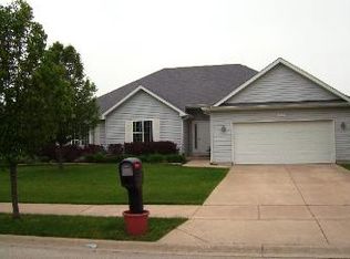 1301 Evergreen Ln, Yorkville, IL 60560