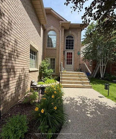 162 Boulding Ave — Photo 2