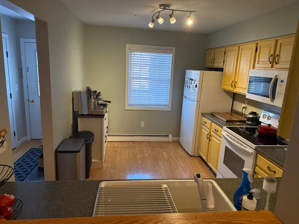 2401 Brand Farm Dr, South Burlington, VT 05403