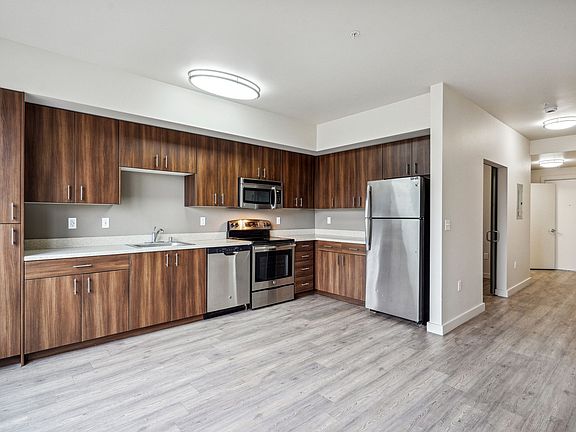 3rd image of 323 Garfield St S #305