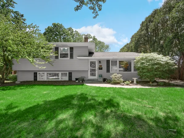54 Elmwood Dr, Naperville, IL 60540
