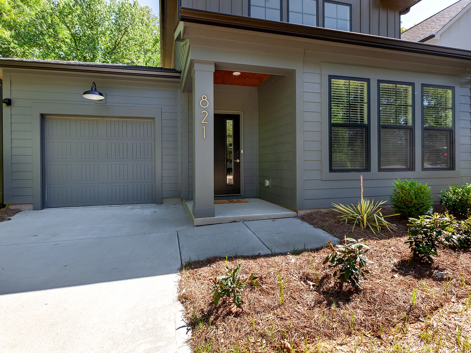 3 bed, 2.5 bath, 1675 sqft, $3,600 — Photo 3