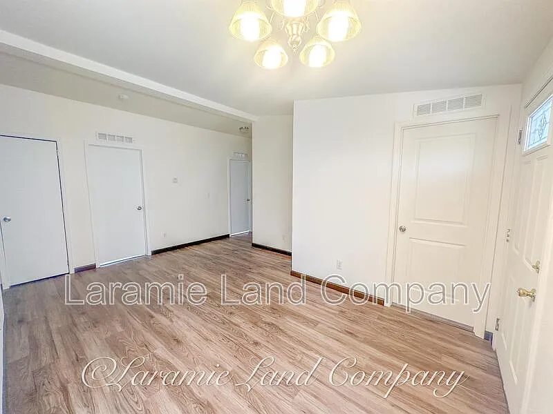 4 bed, 2.0 bath, $1,200 — Photo 2