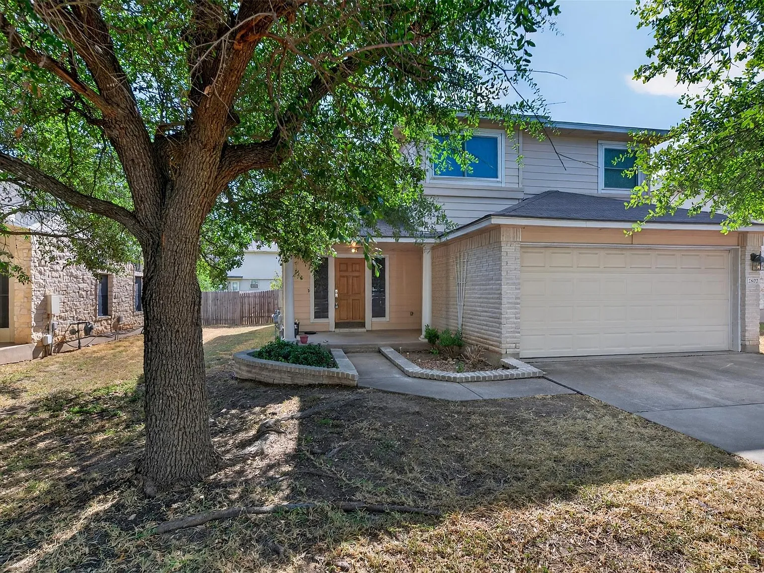 3 bed, 2.5 bath, 2179 sqft, $2,300 — Photo 2