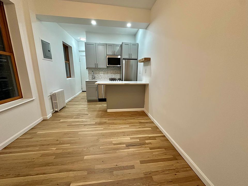 2nd image of 224 E 21st St APT 3D