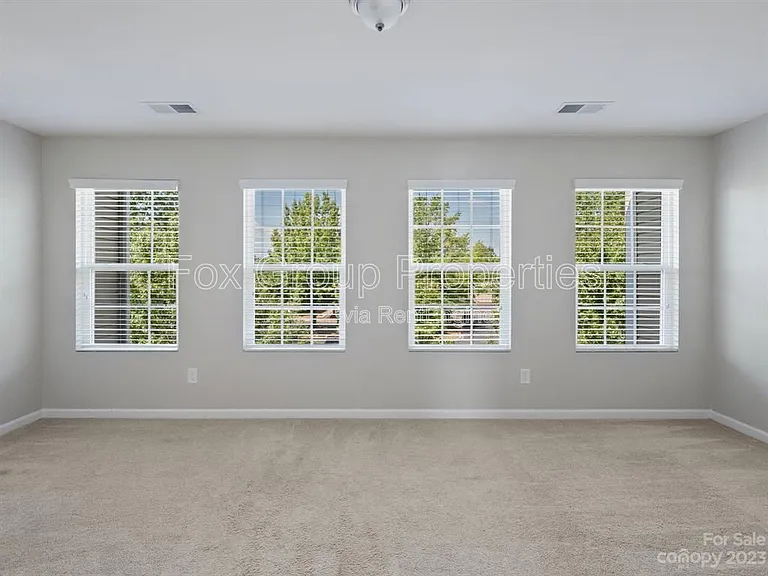 19036 Lake Breeze Dr — Photo 27