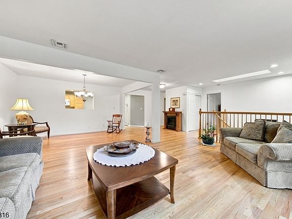 5th image of 66 Woodside Ave