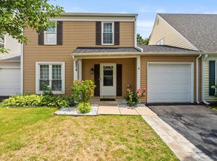 3S219 Briarwood Dr, Warrenville, IL 60555