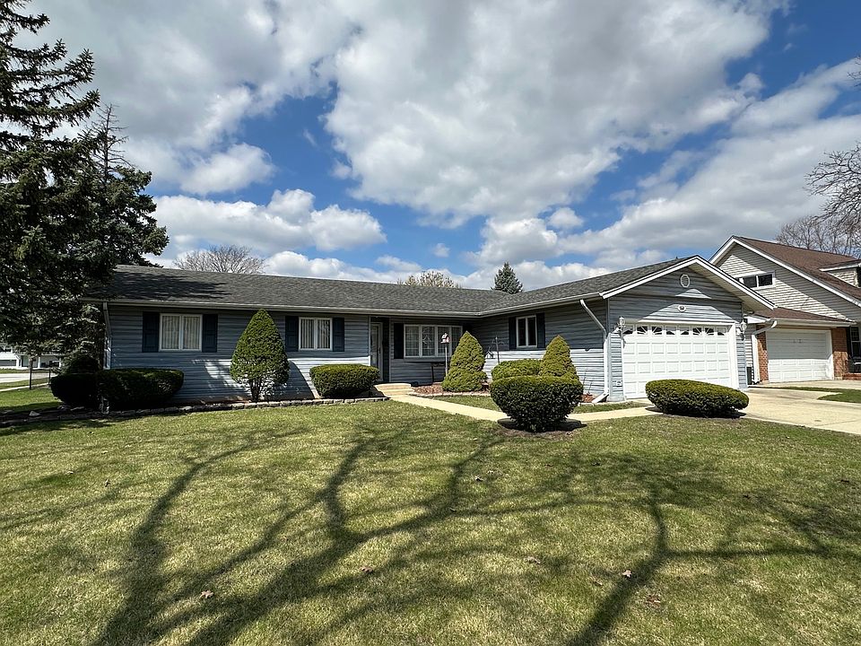 2nd image of 350 Dorchester Ln